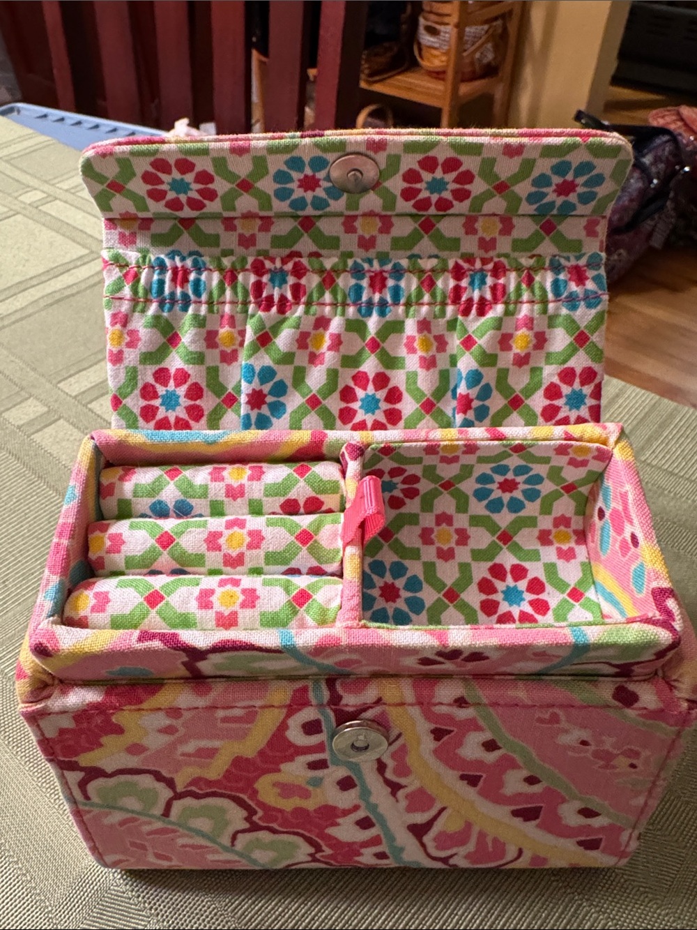 Vera Bradley Travel Jewelry Case I Lemon Parfait pattern